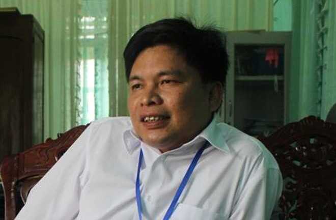 Trả lại giáo viên tiền mua quà biếu xã