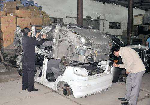 'Hô biến' ô tô rác thành máy kéo vào Việt Nam