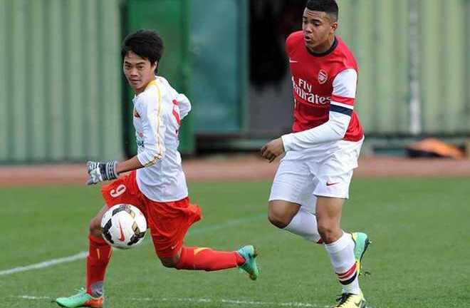 HLV U19 Arsenal mê mẩn Công Phượng, Xuân Trường