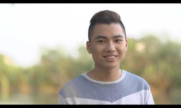 Tiến Việt từng bị đánh vì đòi quà ngày 8/3