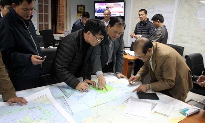 Trắng đêm chờ tin máy bay mất tích từ biển khơi