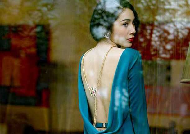 'Gái một con' Thuỷ Tiên khoe đường cong nóng bỏng