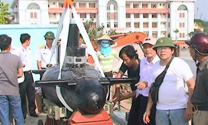 Ảnh độc hai tàu ngầm Yết Kiêu và Trường Sa