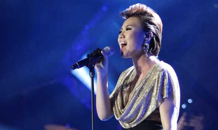 Phương Linh nghẹn ngào khi không ở bên bà phút cuối