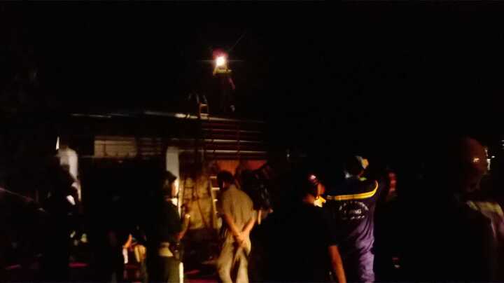 Cháy xưởng sản xuất pallet, khu dân cư náo loạn