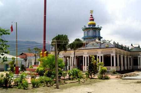 Bí ẩn Long Đình và người đàn ông chôn đứng