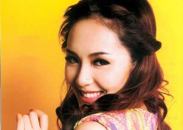 'Cơn gió lạ' Phương Linh lần đầu ngồi ghế nóng