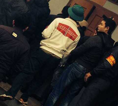 Hơn 50 người chiếm nhà máy gạch