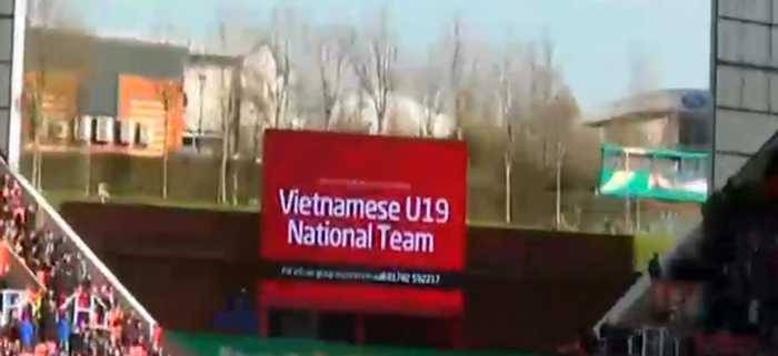 Đi xem Ngoại hạng Anh, U19 Việt Nam là thượng khách