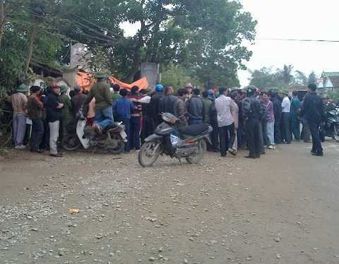 Chủ quán karaoke chém chết khách hát