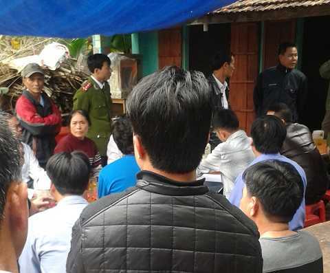 Ẩu đả ngoài đồng, người đàn ông chết gục giữa sân nhà