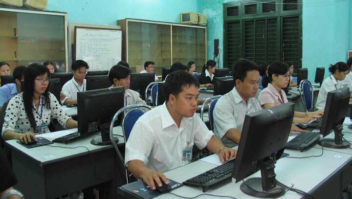 Bộ trưởng Nội vụ: Cho nghỉ việc cán bộ, công chức yếu kém