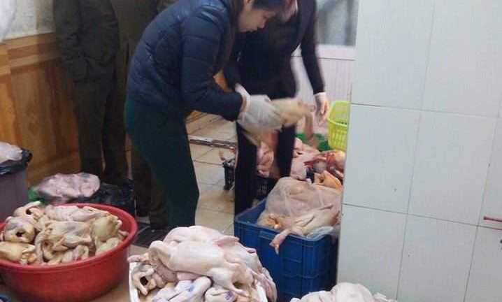 ‘Phù phép’ gà thải thành gà sạch bán ở siêu thị