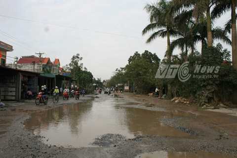 Ai biến tỉnh lộ thành ao tù nước đọng?