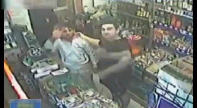 Tên cướp hồn nhiên vẫy tay chào khi thấy camera an ninh