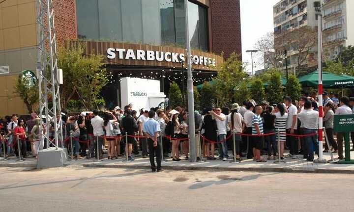 Toan tính kĩ lưỡng, vì sao Starbucks chưa thể hạ gục cà phê Việt?