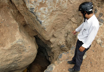 Xác định danh tính bộ xương người trên khe núi