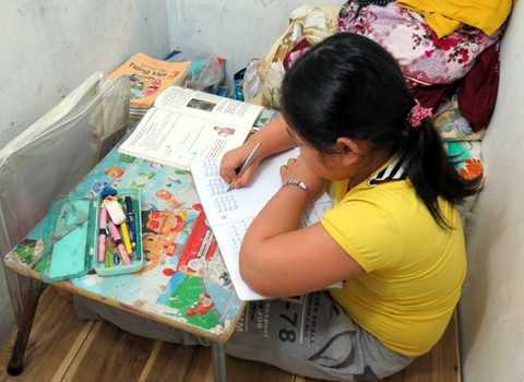 Hà Nội: Mẹ xây 'lô cốt' giam cầm con gái