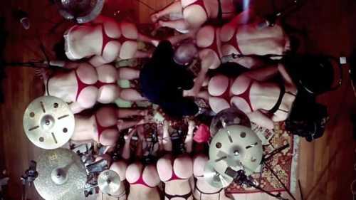 Bản nhạc cực hay từ tiếng... vỗ mông