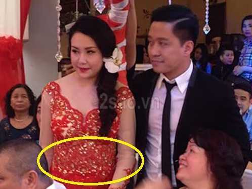 Tuấn Hưng ngó lơ tin đồn vợ mang bầu