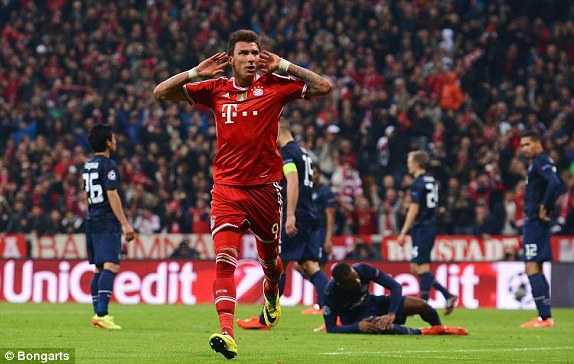 Man Utd 'diệu kỳ' chẳng thể cản bước Bayern