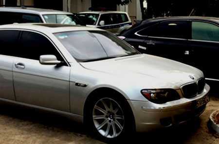 Lô siêu xe hàng chục tỷ vất bãi không ai thèm nhận