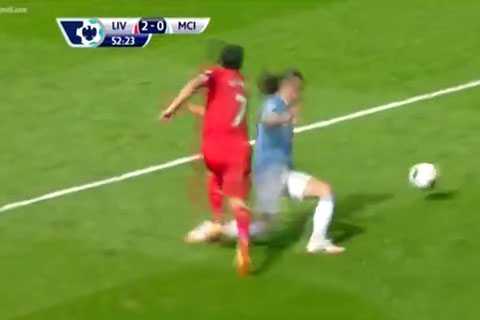 Gặp Man City, Luis Suarez 3 lần thoát thẻ đỏ