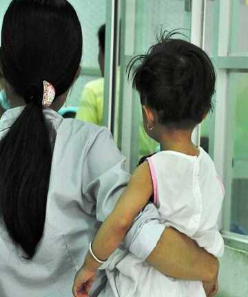 Đầy rẫy bé gái 'khoe' vàng sau vụ bắt cóc chấn động