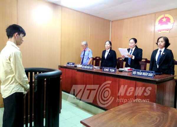 Bắt người tình khỏa thân, dọa tống tiền 400 triệu đồng