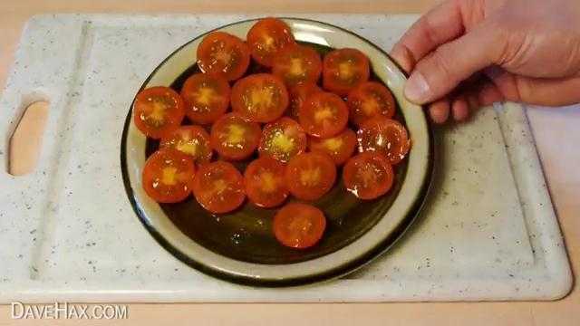 Mẹo cắt cà chua cực nhanh như Ninja