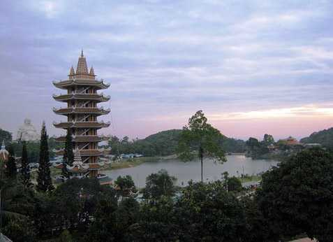 Kỳ dị đạo sư 22 năm tu lập, 17 năm tịnh khẩu, 7 tháng không ăn