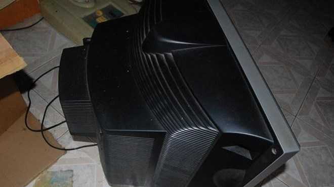 Ti vi rơi trúng đầu, bé trai 2 tuổi tử vong