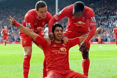 Luis Suarez sắp đuổi kịp kỷ lục của Ronaldo, Van Persie