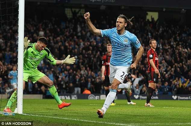 Thắng dễ West Brom, Man City quyết đua ngôi vô địch