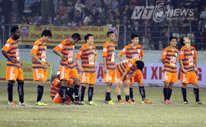 Bóng đá Việt: Sai một ly, đi cả thế hệ