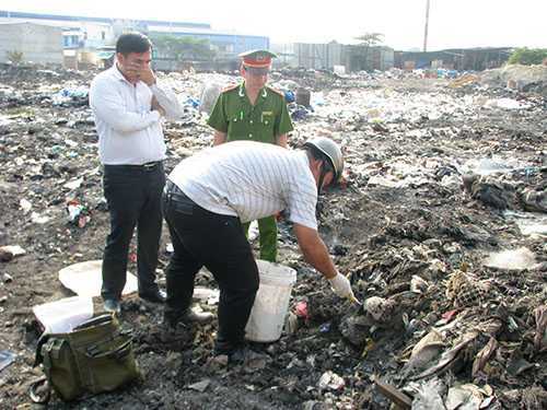 Đột kích khu chôn, đốt chất thải rộng như 'hỏa diệm sơn'