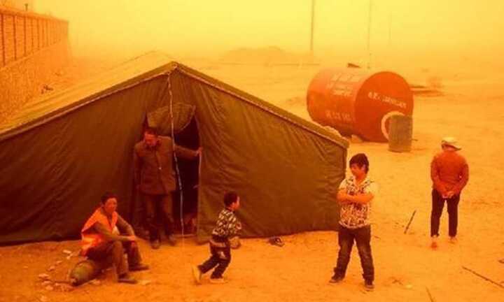 Video, ảnh: Bão cát đỏ ối cuồn cuộn tấn công Trung Quốc