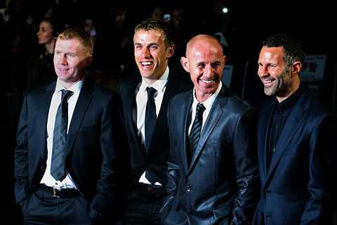 Ryan Giggs lập 'biệt đội anh hùng' giải cứu Man Utd