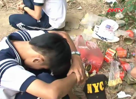 Rùng mình kiểu chơi hít keo con chó, tìm ảo giác của học sinh