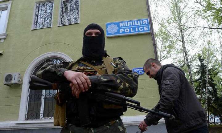 Nga cáo buộc Ukraine chĩa súng bắn dân