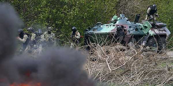 Video: Xe tăng quân đội Ukraine tiến vào miền Đông