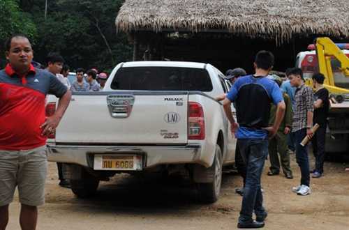 Ô tô tông sập cổng trụ sở công an: Phát hiện cuốn sổ khả nghi