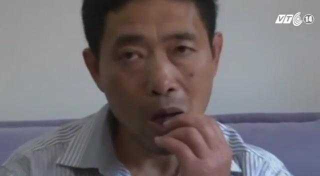 Clip: Người đàn ông ăn đinh sắt thay cơm mỗi ngày