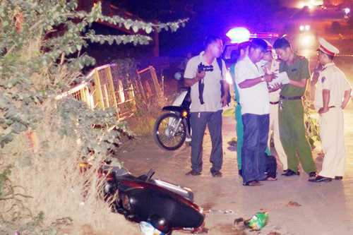 Va chạm xe tải, mẹ và con trai tử vong tại chỗ