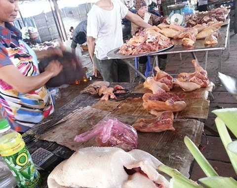 Thịt gà giá...25.000đồng/kg