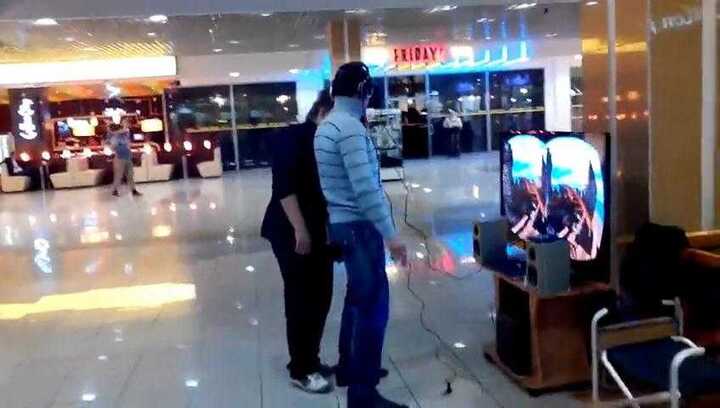 Cười té ghế với chàng trai sợ 'mất mật' khi xem phim 3D