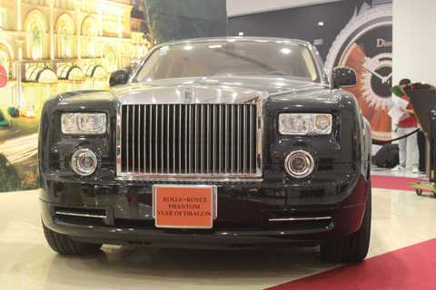 Xe Rolls Royce phiên bản Rồng ở 'Sài Gòn xưa và nay'