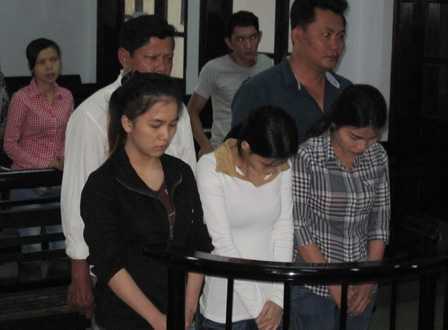 'Tuyệt chiêu' lột sạch khách làng chơi của 'gái đèn mờ'