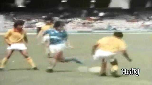 Clip hiếm về 'ma thuật' của Maradona