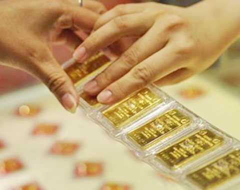 Nghỉ lễ, giá vàng tăng mạnh